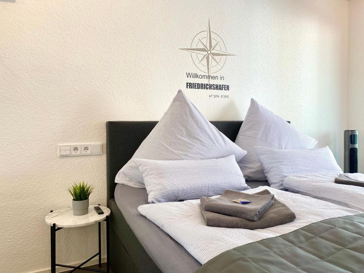 Auszeit Apartment: Lakeside Retreat with Balcony & Parking Friedrichshafen Exterior photo